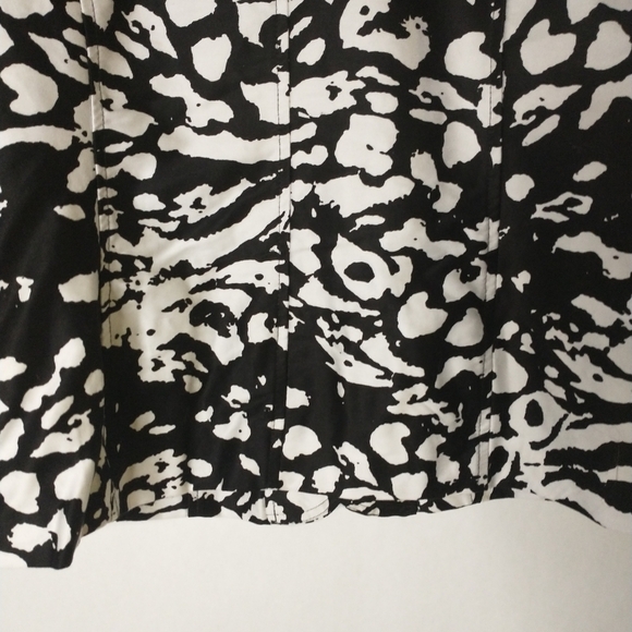 Notations black and white jacket size medium - Picture 9 of 10